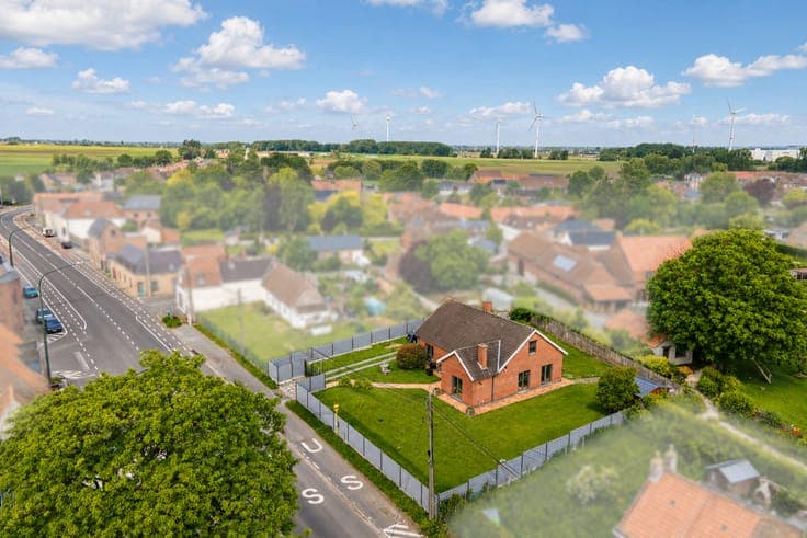 Superb semi-detached bungalow with 4 bedrooms near Tournai