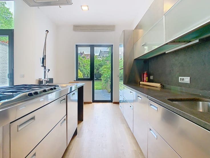 INFO and VISITS 7/7: Splendid house with lift and back house