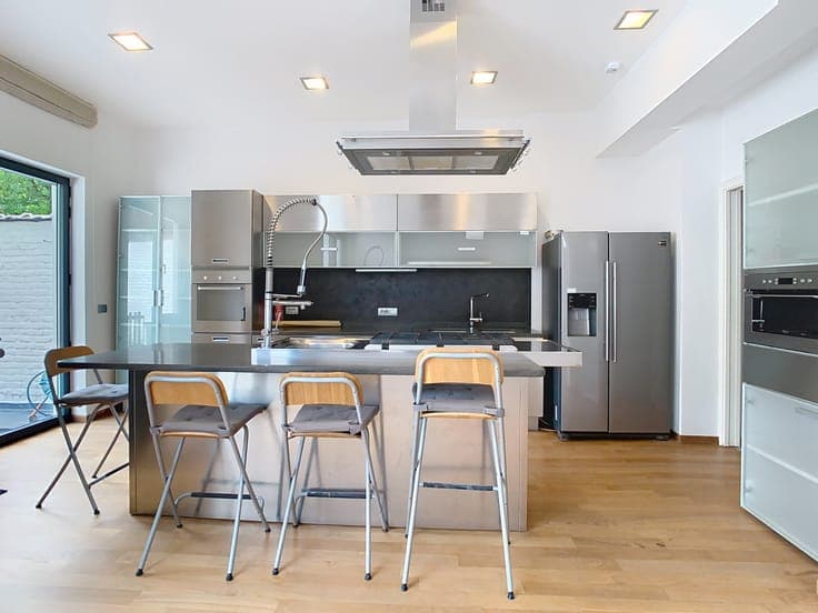 INFO and VISITS 7/7: Splendid house with lift and back house