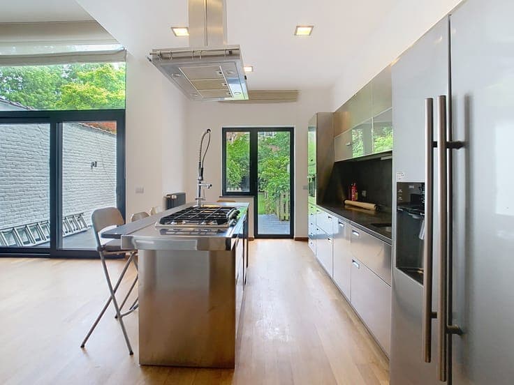 INFO and VISITS 7/7: Splendid house with lift and back house