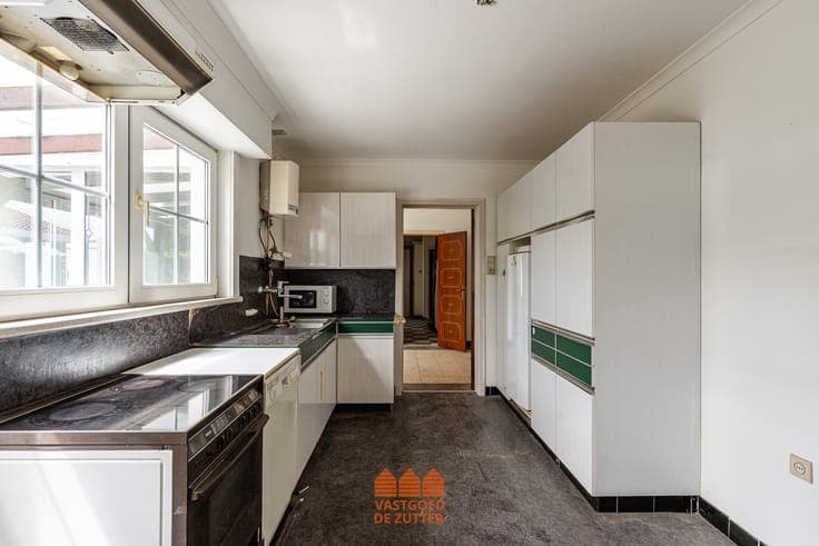 Halfopen bebouwing met zuidoostgerichte tuin nabij het ce...