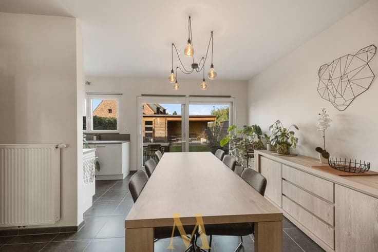 Recente landelijke woning met 3 slaapkamers, bureau en ga...