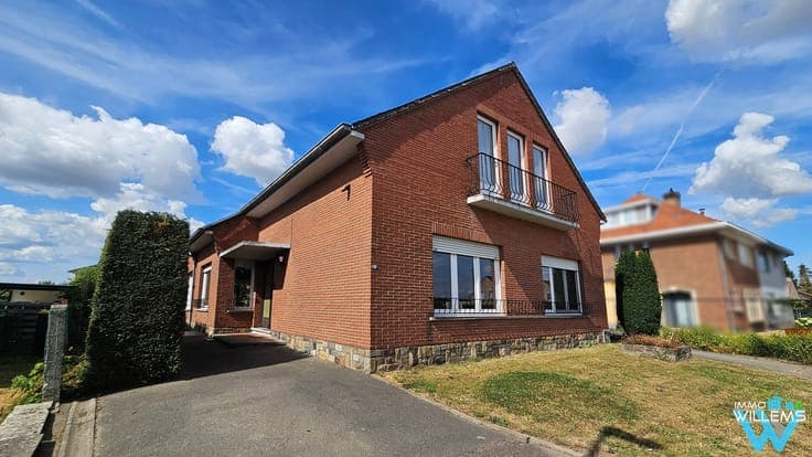 Charming detached home with 4 bedrooms & large garden