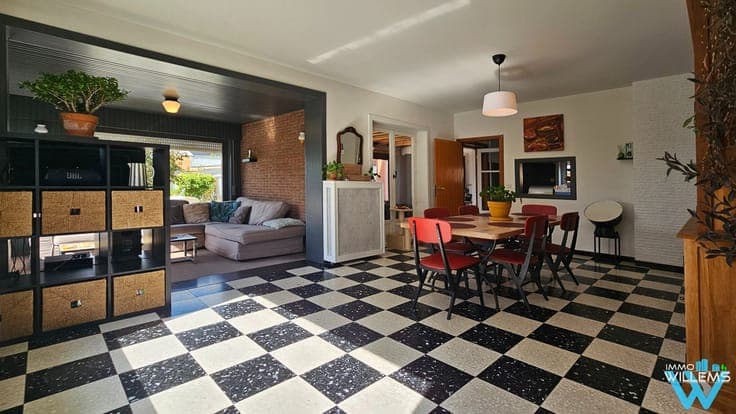 Charming detached home with 4 bedrooms & large garden