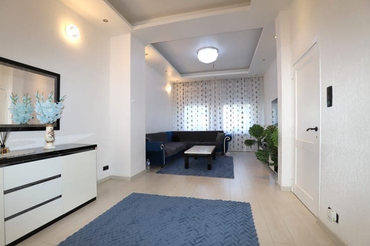 Ruime gezinswoning met 4 slaapkamers, hoge plafonds en st...