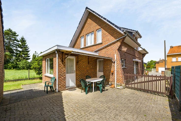 House in Sint-Pieters-Leeuw