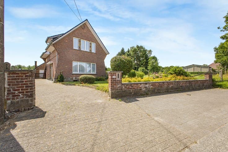 House in Sint-Pieters-Leeuw