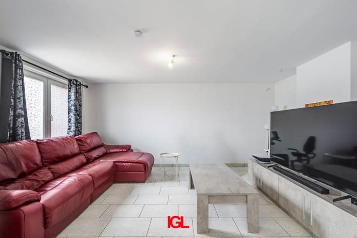 House with 3 bedrooms and garage near the center of Sint-...