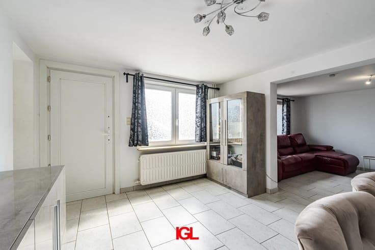 House with 3 bedrooms and garage near the center of Sint-...
