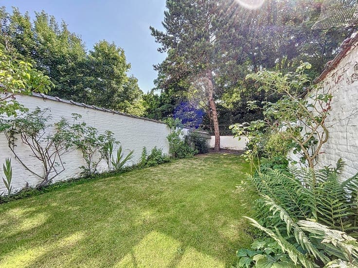 BOTANIQUE, MAISON DE MAÎTRE 6CH + JARDIN + GARAGE