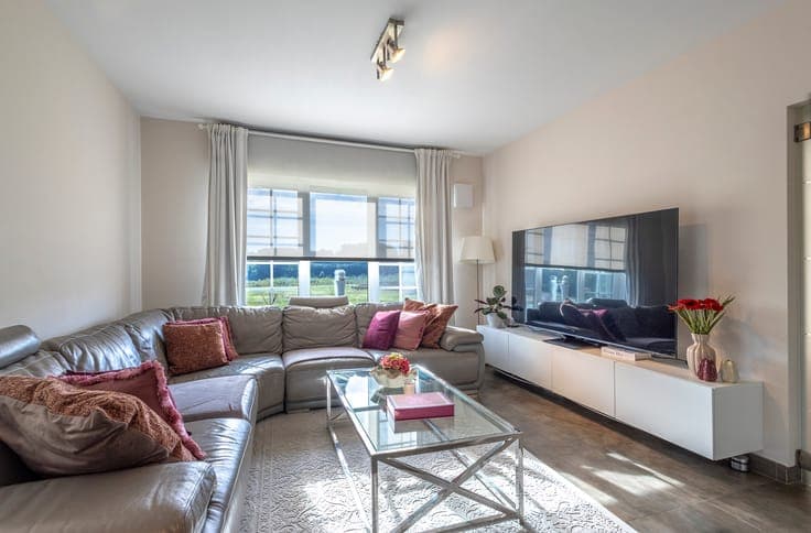 Move-in ready detached house with 3 bedrooms and a garden