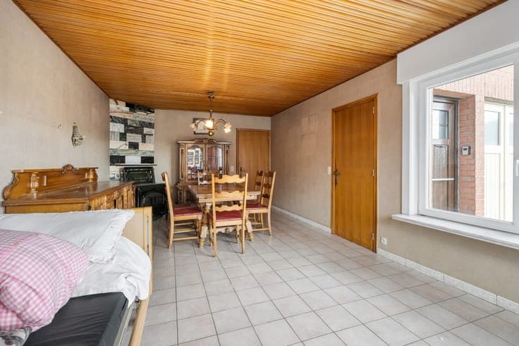 Spacious home with garage in Ooigem centre