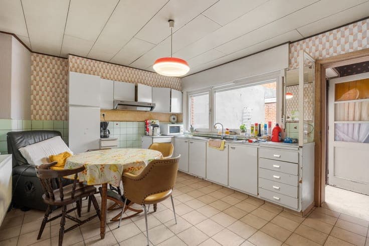 Spacious home with garage in Ooigem centre
