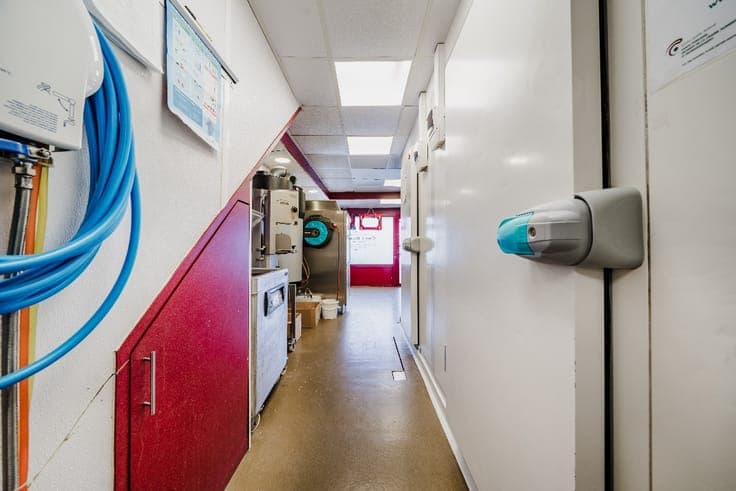 VERSATILE PROPERTY – COMMERCIAL SPACE OR 2-BEDROOM HOME