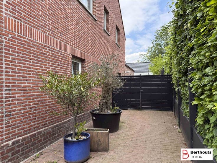 3-GEVEL WONING VLAKBIJ CENTRUM