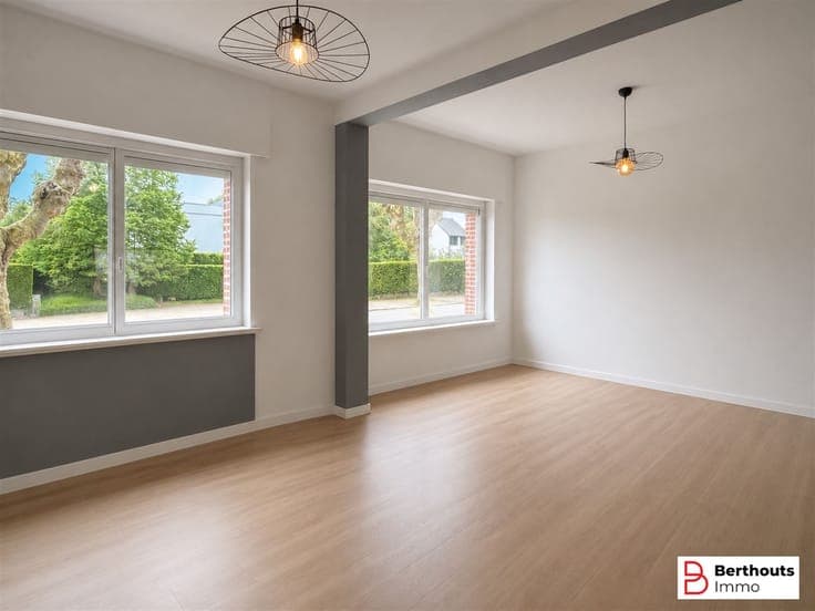 3-GEVEL WONING VLAKBIJ CENTRUM