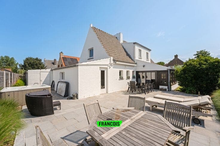 Charming house with 4 bedrooms and 2 bathrooms offering com…