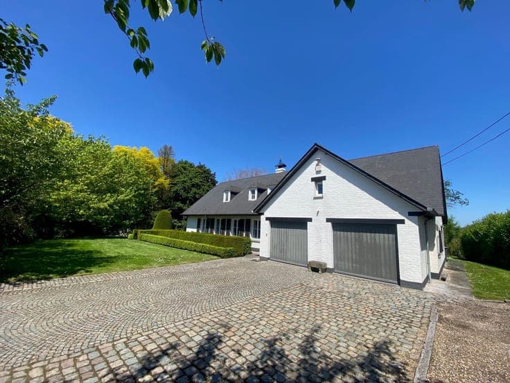 Spacious 4 bedroom house in Chaumont-Gistou
