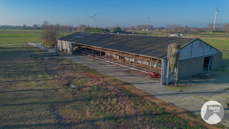 LAARNE- Landbouweigendom met woning op 3ha 13a 35ca