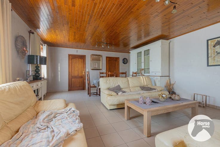 LAARNE- Landbouweigendom met woning op 3ha 13a 35ca