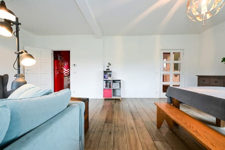 PLEASANT 4-BEDROOM HOUSE + GARAGE