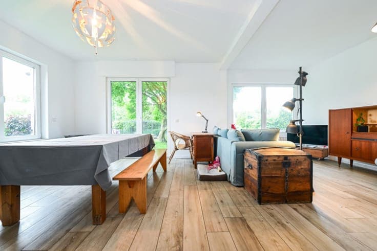 PLEASANT 4-BEDROOM HOUSE + GARAGE