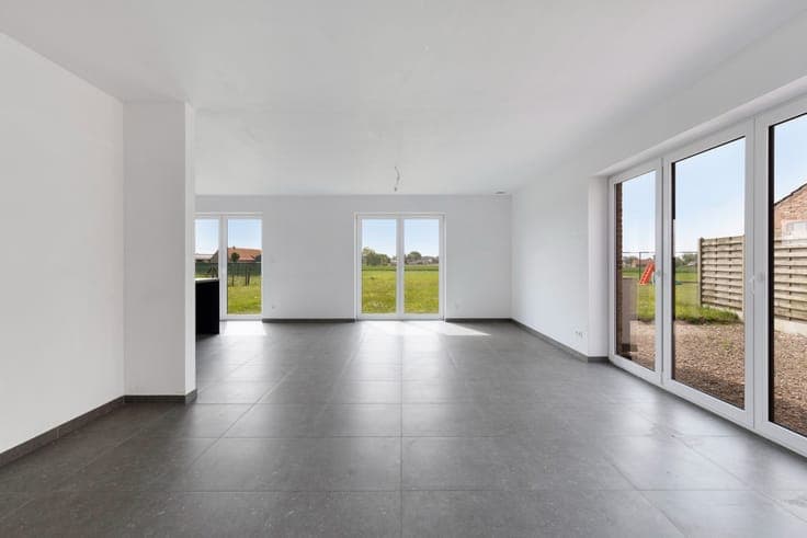 Ruime nieuwbouwwoning met landelijk karakter
