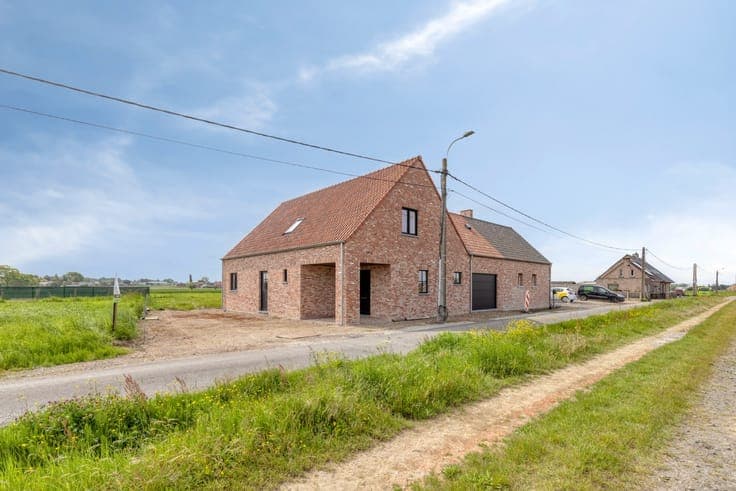 Ruime nieuwbouwwoning met landelijk karakter