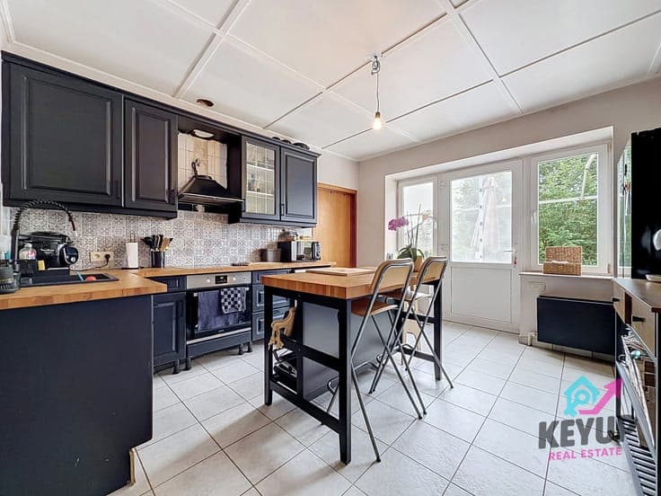 Stone house full of potential in Mettet