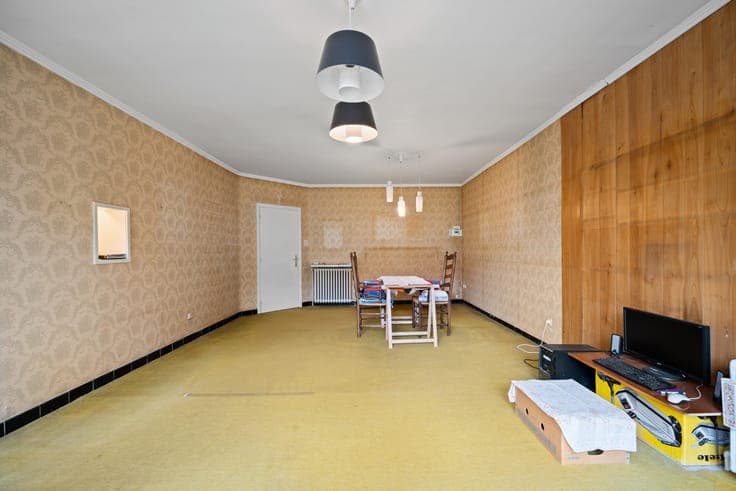 Ruime te renoveren woning met veel mogelijkheden in de ge...