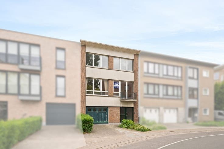 Ruime te renoveren woning met veel mogelijkheden in de ge...