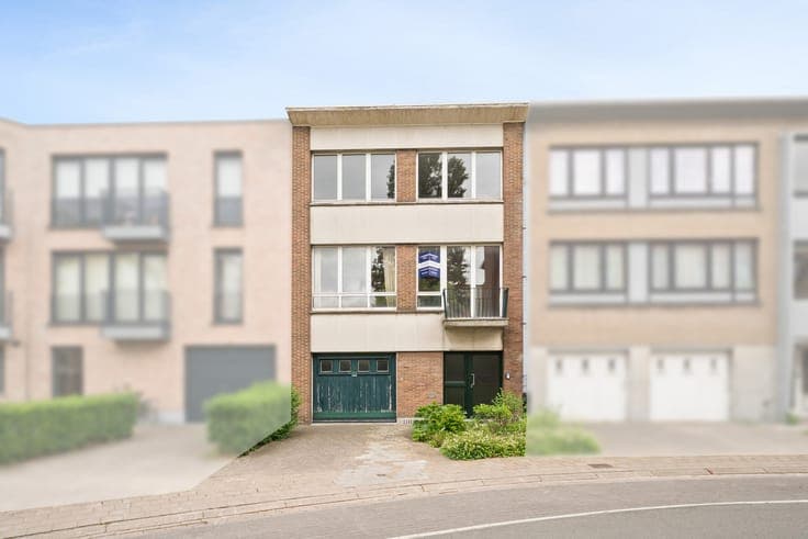 Ruime te renoveren woning met veel mogelijkheden in de ge...