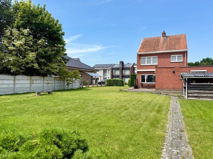 TE RENOVEREN WONING MET BOUWGROND OP TOPLOCATIE
