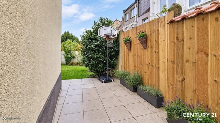 4-bedroom family house with garden – approx. 140 m²