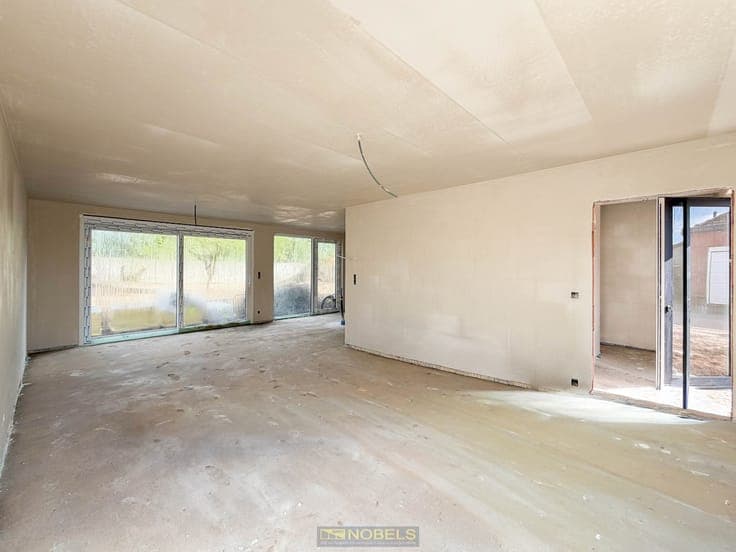Te koop, strakke nieuwbouwwoning op landelijke ligging