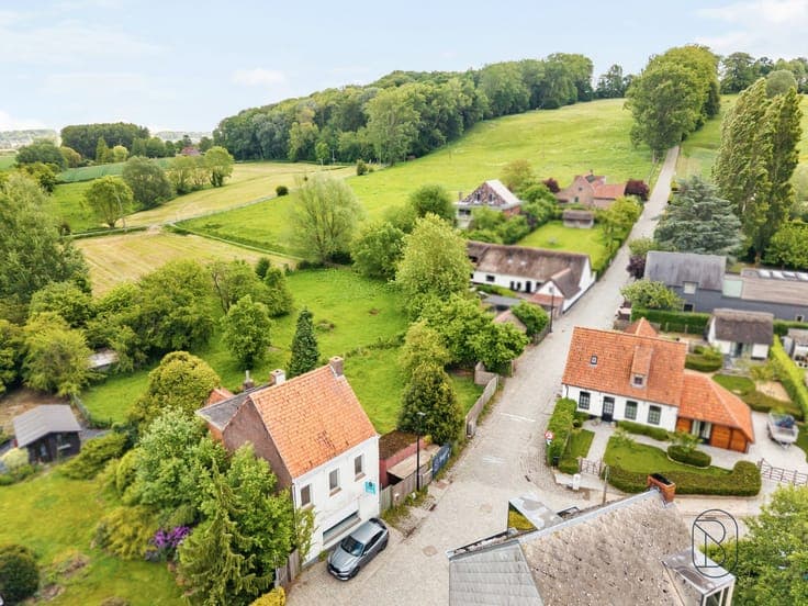 Af te breken woning (6% BTW mog.), a/d voet v/d Koppenberg.