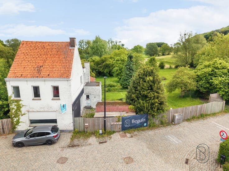 Af te breken woning (6% BTW mog.), a/d voet v/d Koppenberg.