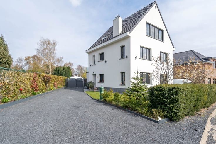Fully renovated home with 3 living units