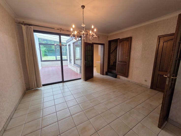 Goedgelegen woning met garage en mooie tuin