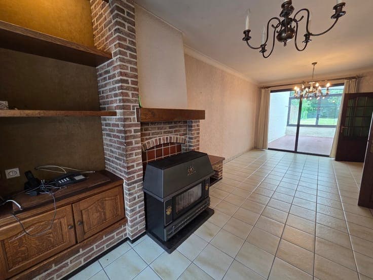 Goedgelegen woning met garage en mooie tuin