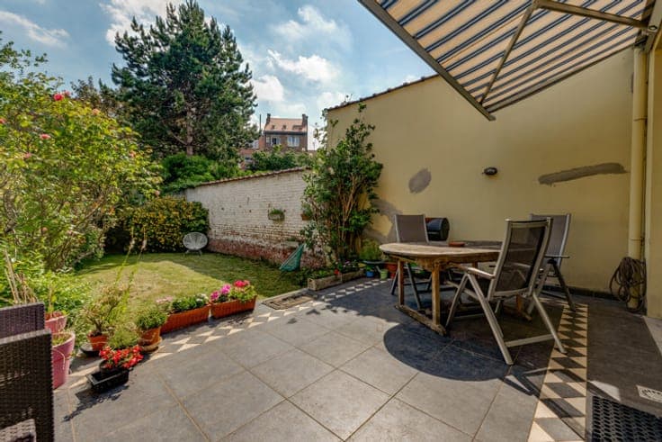 Mansion (6br / 3ba / 1 office) of ± 330 m² with garden
