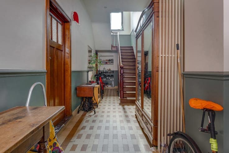 Mansion (6br / 3ba / 1 office) of ± 330 m² with garden