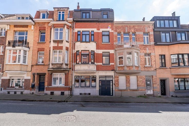 Mansion (6br / 3ba / 1 office) of ± 330 m² with garden