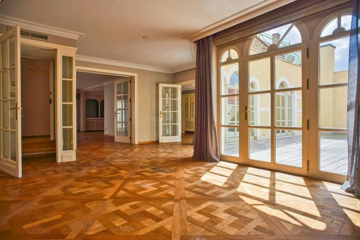 Magnificent and exclusive triplex right in the center of Ize
