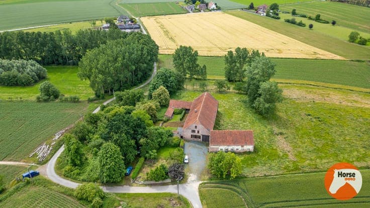 VOLLEZELE - Uniek gelegen karakterhoeve op ca. 2,4ha