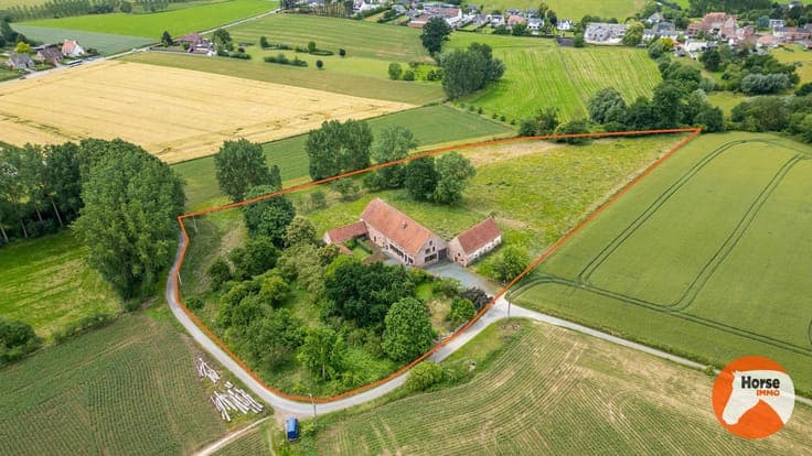 VOLLEZELE - Uniek gelegen karakterhoeve op ca. 2,4ha