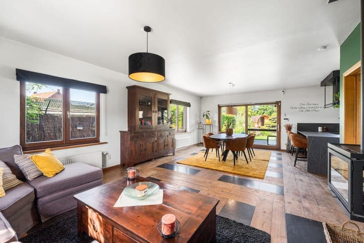 Villa with a beautiful garden in a peaceful location