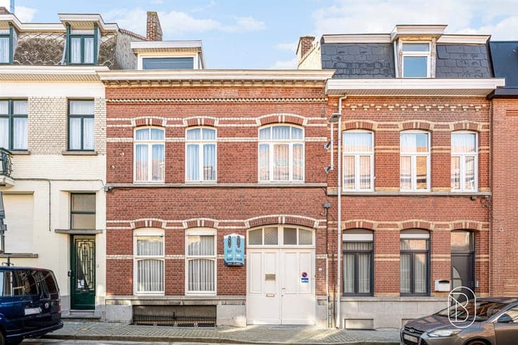 Spacious townhouse with a garden and studio!