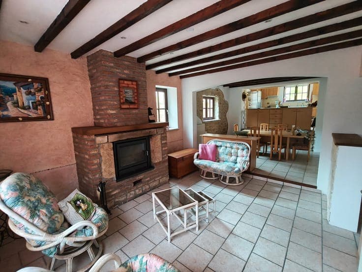 3-bedroom house with large lot, barn, and horse stalls