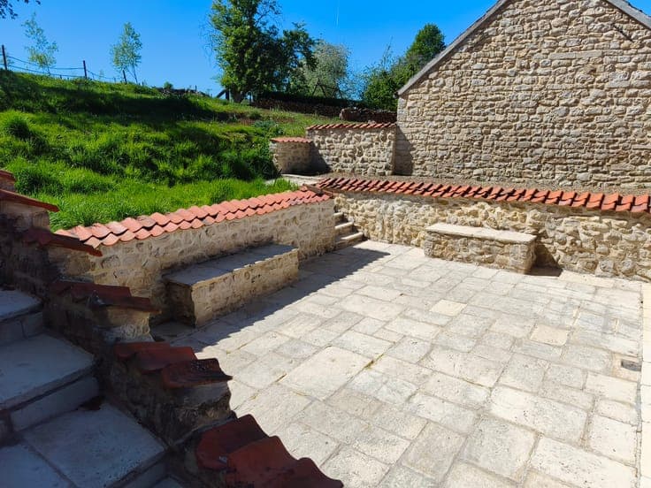 3-bedroom house with large lot, barn, and horse stalls